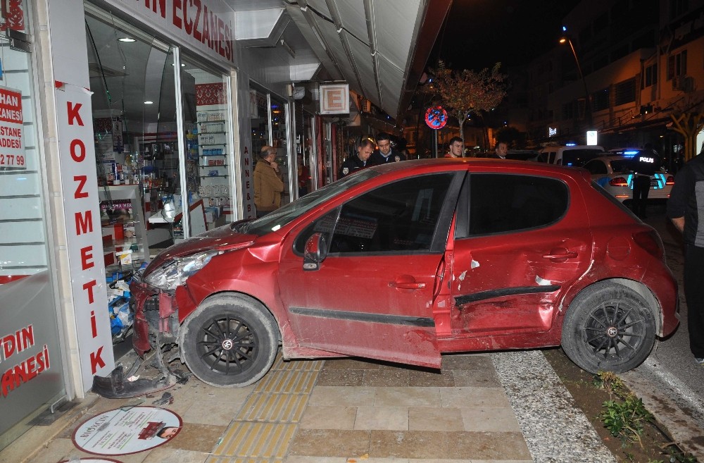 Bu eczaneye her yıl bir araç giriyor