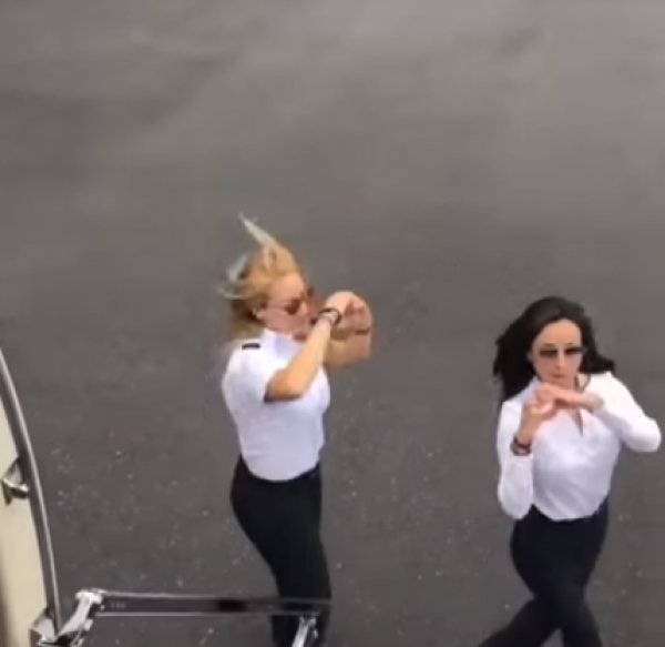 Meksikalı pilot ve hostesen uçakla 'kiki challenge'