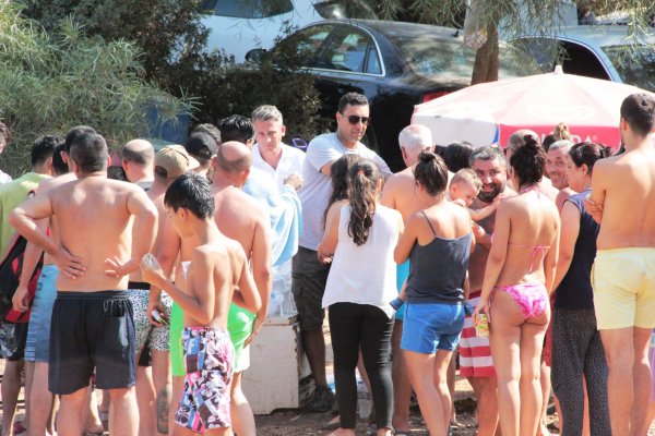 Hayırsever işadamı Bodrum'da lahmacun dağıttı