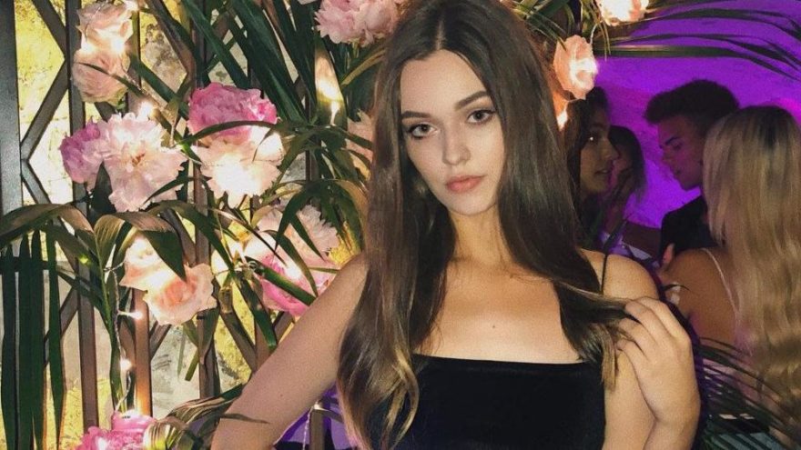 Ünlü şarkıcının kardeşi evinde ölü bulundu..