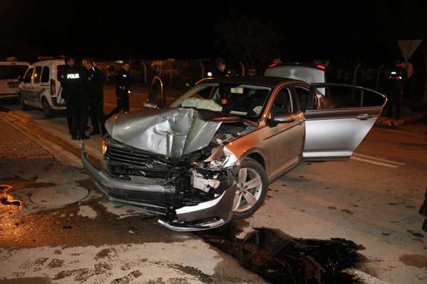 Polisten kaçtı emniyetin nizamiye kapısına çarptı