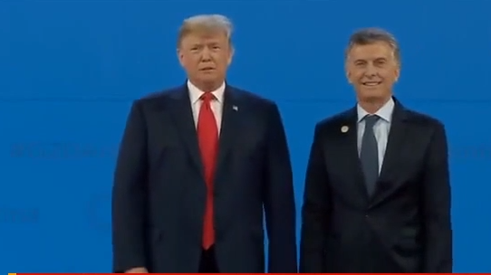 Trump dünya basının gündemine oturdu 'Çıkarın beni buradan!'