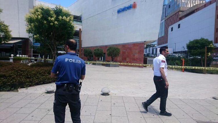 Maltepe'de rehine krizi! Polis giriş çıkışları kapattı.