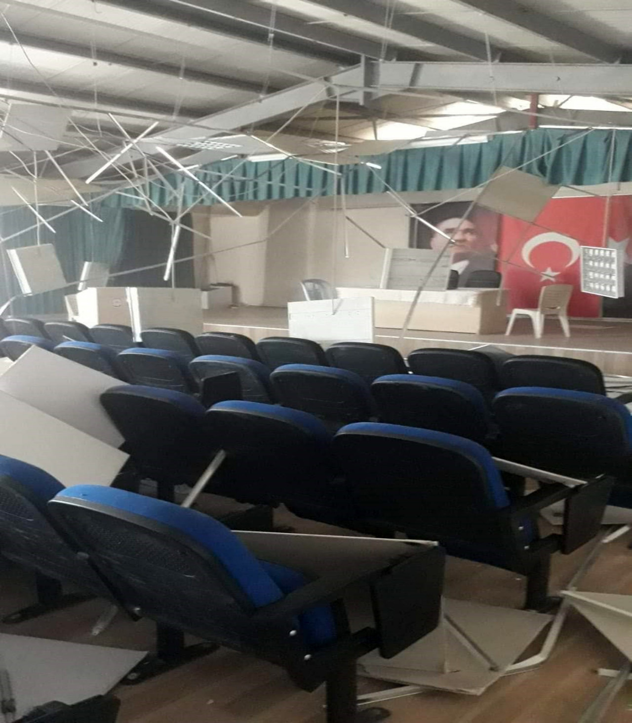 Denizli'de deprem! Bir çok ilde hissetti... Enkaz altında kalanlar var!