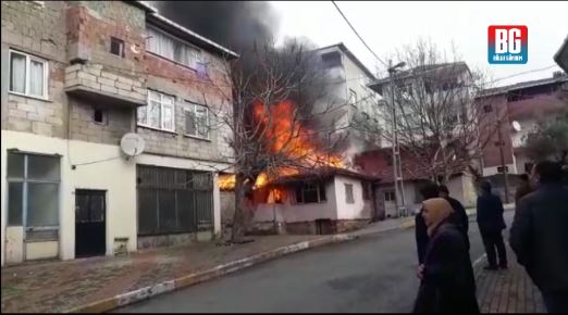 Pendik Suriyelilerin Kaldığı Ev Alev Alev Yandı