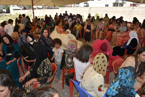 Hakkari Yüksekova'ya Fransız gelin