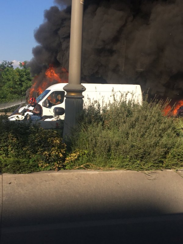 Vatan Caddesi'nde otobüs yangını
