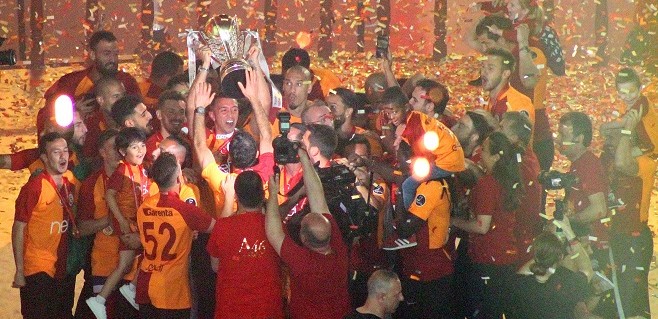 Galatasaray'a UEFA'dan ceza!