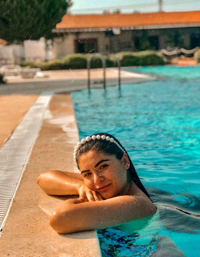 Hanife Gürdal'dan bikinili poz