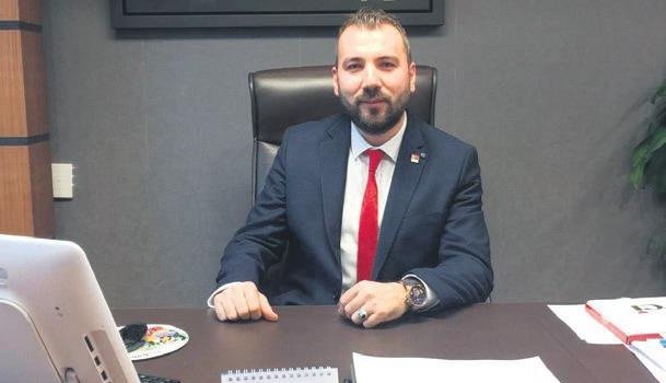 Rezilliği görüp uyaran meclis üyesini dövdürenleri CHP'li belediye ödüllendirdi!