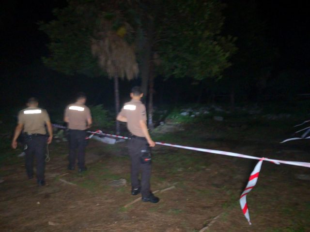 Kediyi kurtarmak için fuel-oil dolu kuyuya atladı