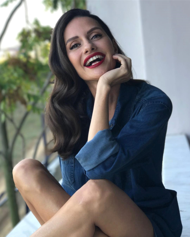 Yasemin Özilhan Kimdir | Domuz Gribine mi Yakalandı