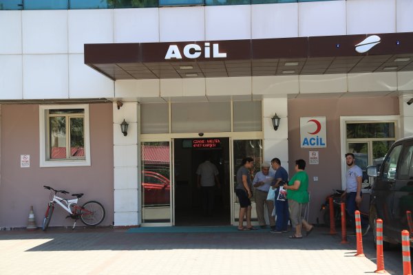 22 aylık bebek Havalimanı'nın 3. katından düştü!