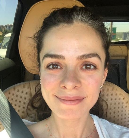 Hadise çağrıda bulundu,Ünlü isimler makyajsız hallerini paylaşarak destek oldu