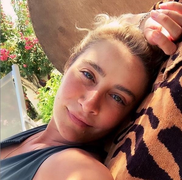 Hadise çağrıda bulundu,Ünlü isimler makyajsız hallerini paylaşarak destek oldu