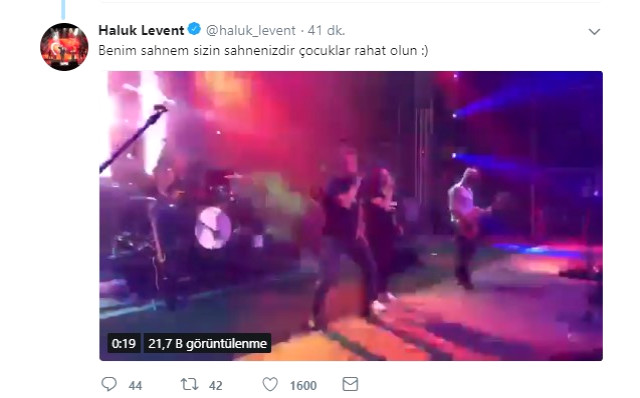 Haluk Levent'ten hayranına büyük jest: Hayranını sahneye çıkartarak düet yaptı