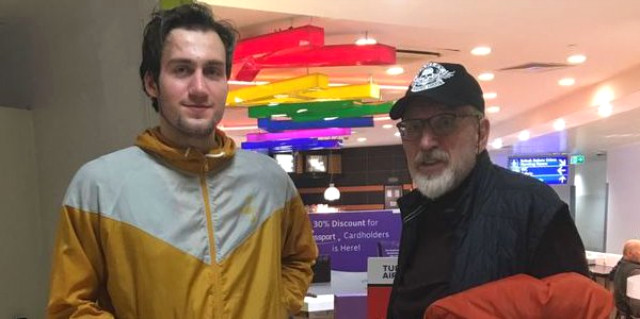 Havalimanı'ndan Yaşayan Mehmet'in Babası Kafasında Şişe Kırmış