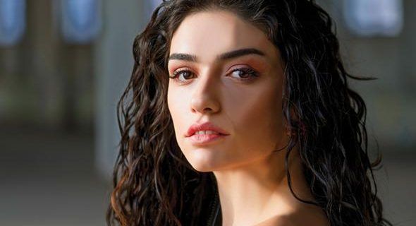 Onur Ünlü Kimdir, Kaç Yaşındadır | Hazar Ergüçlü ile Sevgili mi