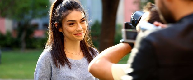 Onur Ünlü Kimdir, Kaç Yaşındadır | Hazar Ergüçlü ile Sevgili mi