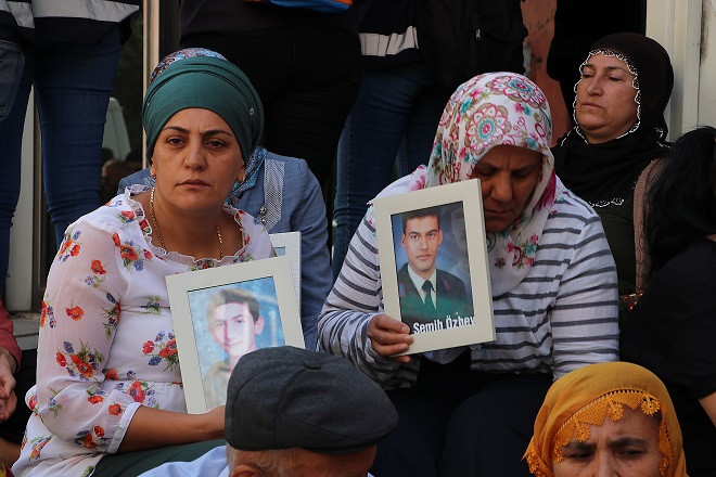 HDP önündeki tarihi eylem güç geçtikçe büyüyor: 9 günde 23 aile katıldı