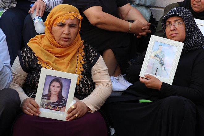 HDP önündeki tarihi eylem güç geçtikçe büyüyor: 9 günde 23 aile katıldı