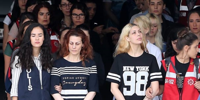 Adnan Oktar ve kedicikleri adliyeye sevk edildi