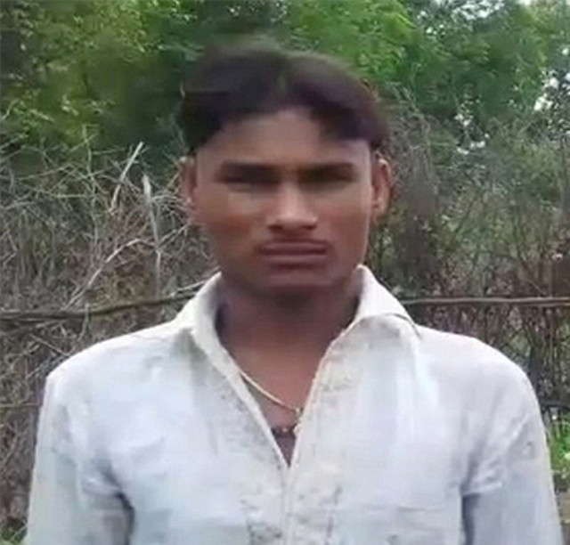 Başka bir kasttan evlenmek isteyen kızını diri diri yaktı