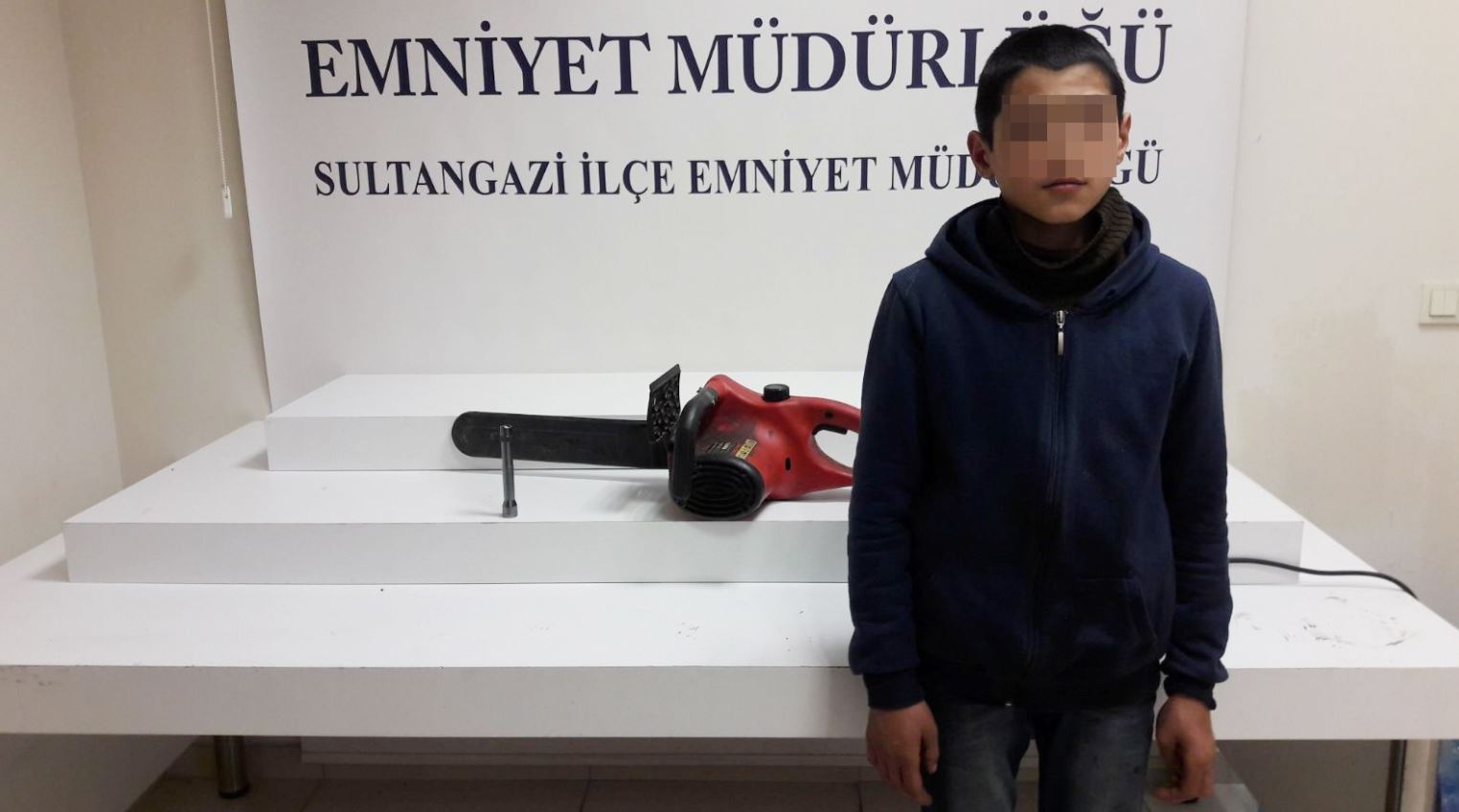 Çocuk Hırsızı Önce İtiraf Ettirdiler Sonra Dövdüler