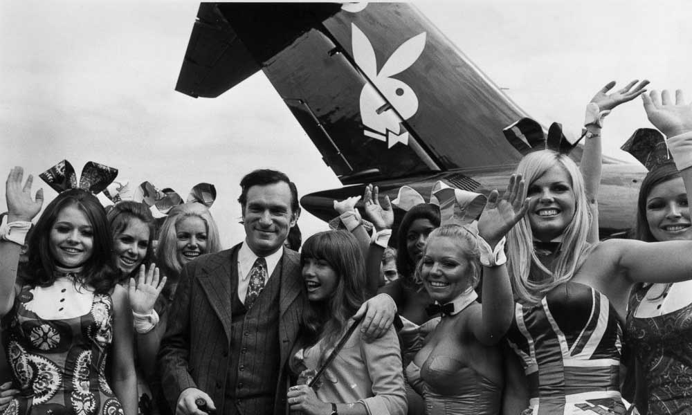 hugh-hefner-serveti.jpg