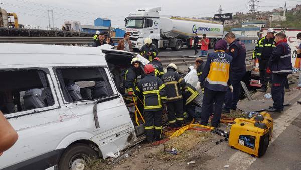 TEM'de Feci Kaza! Vali ve Kaymakamın Eşleri Yaralı: 1 Ölü