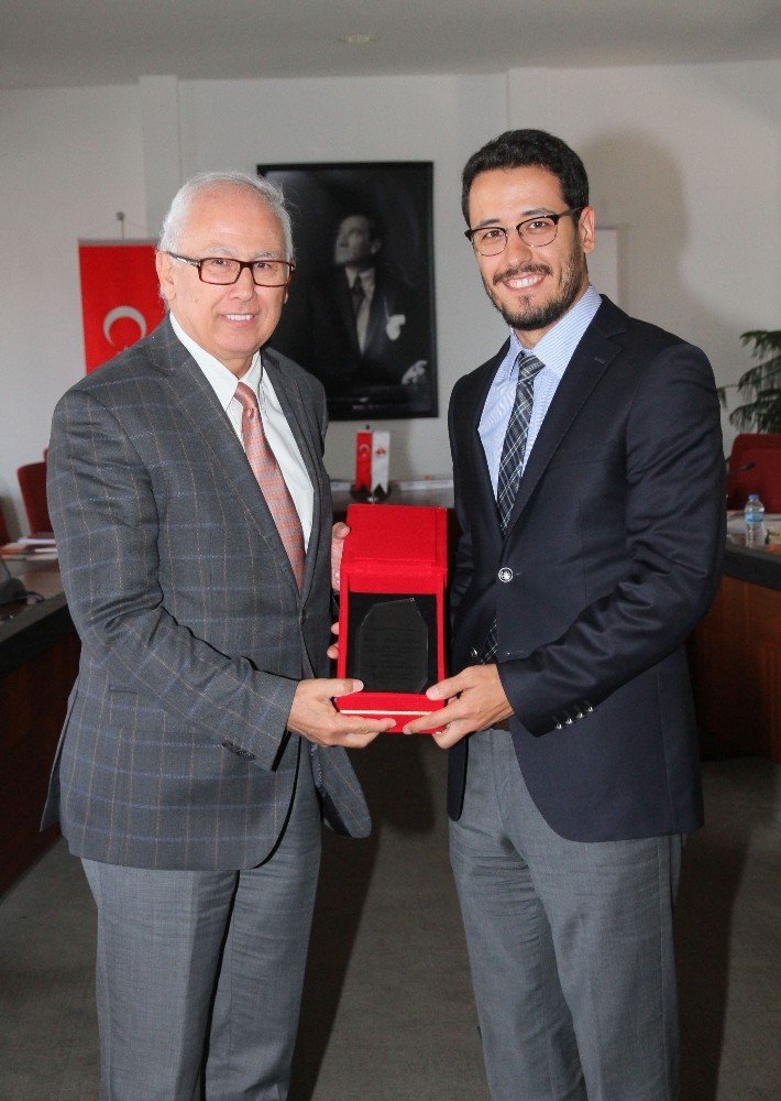 Prof. Dr. Murat Aşkar kimdir? İzmir Ekonomi Üniversitesi yeni rektörü kimdir?