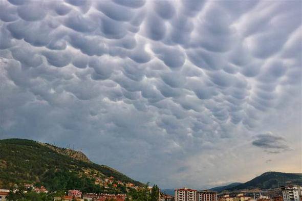 Tokat'taki 'Mammatus Bulutları' görenleri şaşkına çevirdi