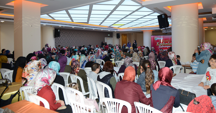 İkbal Gürpınar Tuzla'da kadınlarla buluşuyor