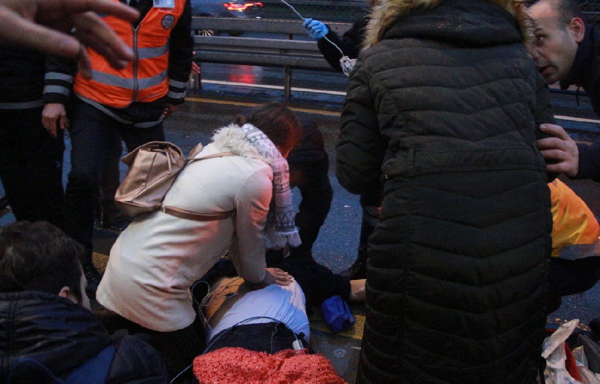 İstanbul Perpa'da Metrobüs yayaya çarptı