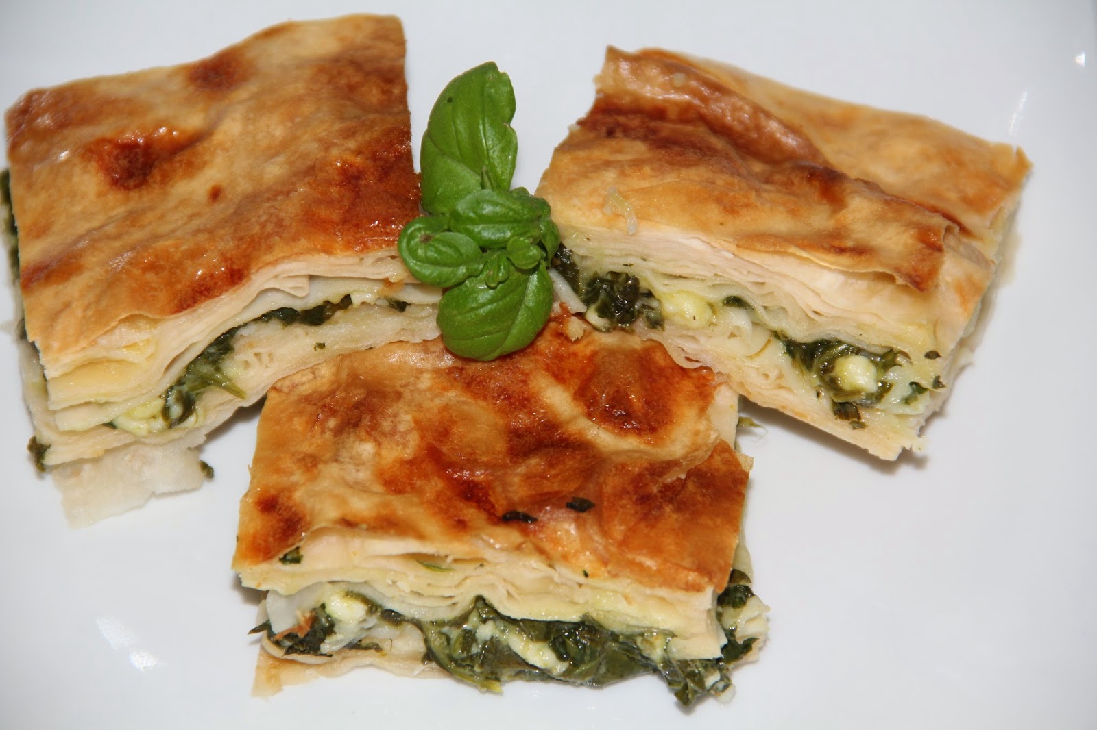 Kremalı Ispanaklı Börek nasıl yapılır? Gelinim Mutfakta Kremalı Ispanaklı Börek 