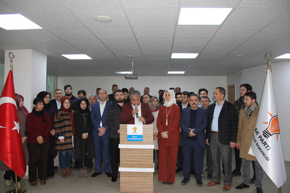 Ak Parti Tuzla ilçe Başkanlığının Tuzla'da Yayılan Kokular Hakkındaki Basın Açıklaması 