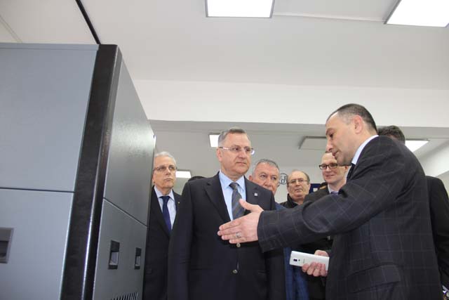 img_7052.jpg img_7052.jpg