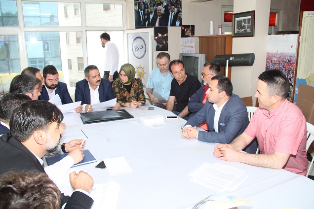 AK Parti Tuzla tüm mahallede seçmen taraması yaptı