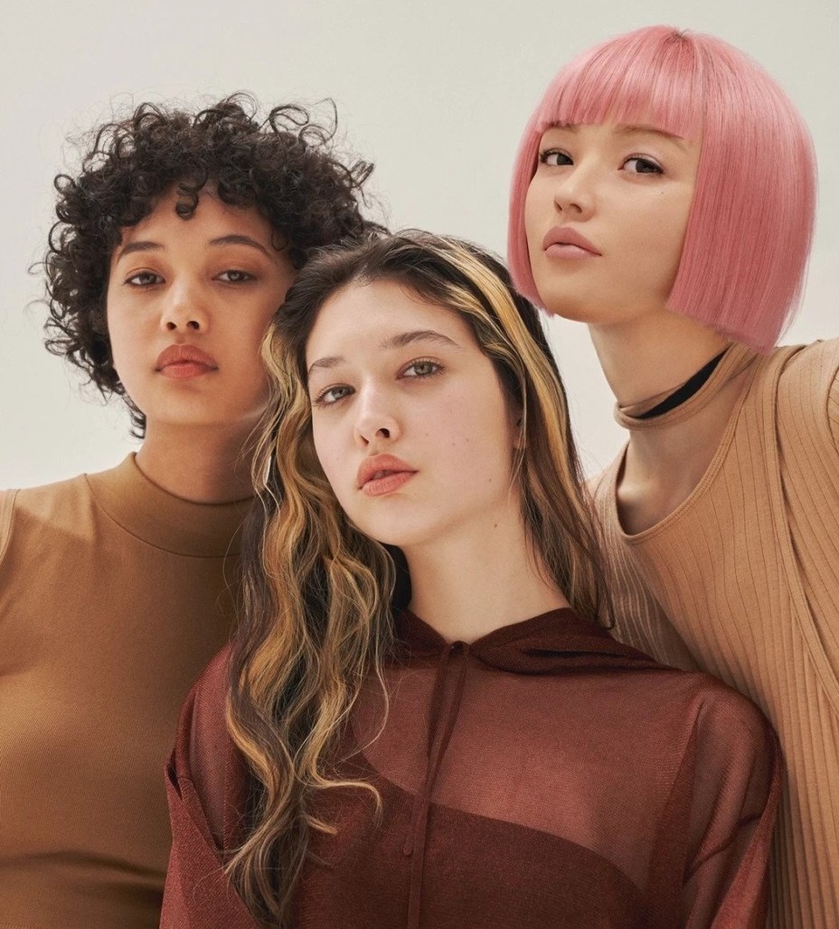 Sizce bu mankenlerden hangisi gerçek değil?