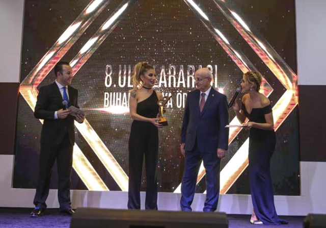 İrem Derici ve İsmail Kahraman Arasında Ne Geçti