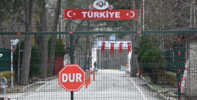 Yunan Askerleri Türk İşçiyi Gözaltına Aldı