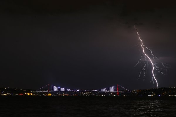 İstanbul'da sağanak yağış ve gök gürültüsü