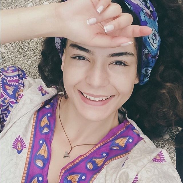 Ebru Şahin kimdir, aslen nereli kaç yaşındadır? Tolga Sarıtaş ile sevgili mi?