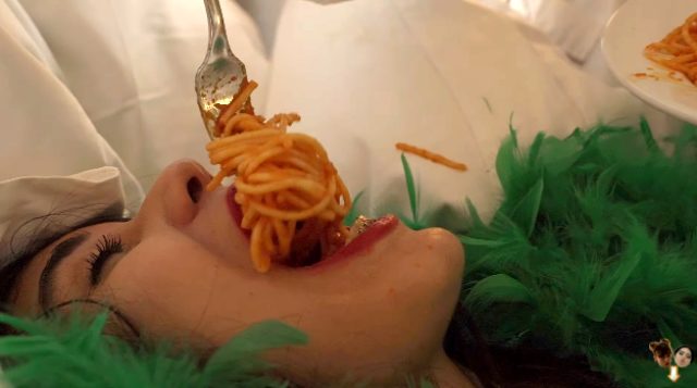 Bahar Candan'ın yeni klibi eleştiri yağmuruna tutuldu