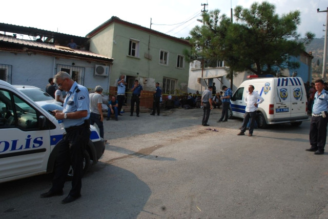 İzmir'de babasının silahıyla oynayan 8 yaşındaki çocuk kendini vurdu!