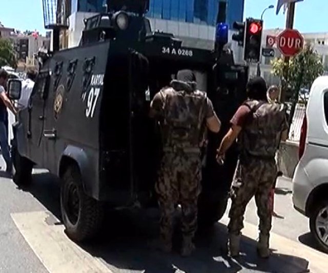 Maltepe'de rehine krizi! Polis giriş çıkışları kapattı.