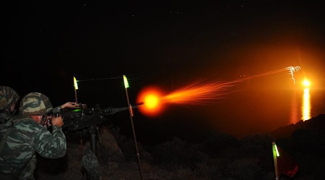 Yunanistan ile Türkiye arasında kriz tırmanıyor! Sakız adasına silah yığdı iddiası!