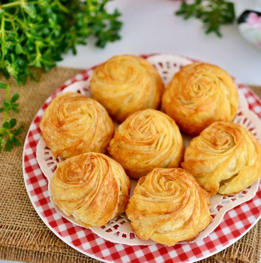 Gonca Gül Böreği nasıl yapılır? Gelinim Mutfakta Gonca Gül Böreği tarifi