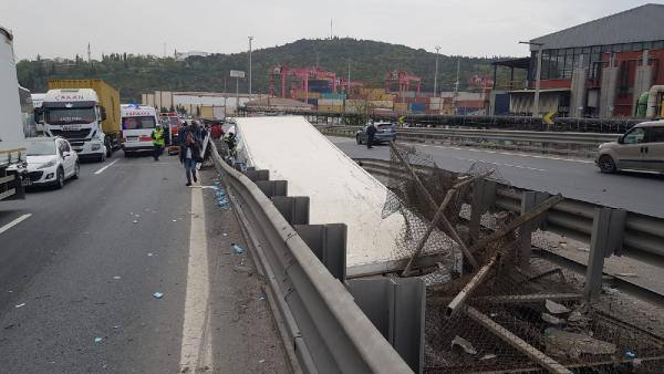 TEM'de Feci Kaza! Vali ve Kaymakamın Eşleri Yaralı: 1 Ölü