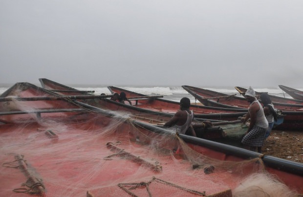 Beklenen kasırga karaya ulaştı!
